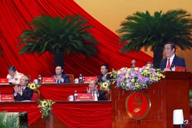 Ông Nguyễn Thanh Bình, Phó Trưởng ban Thường trực Ban Tổ chức Trung ương khóa XII thay mặt Ban Kiểm phiếu Đại hội báo cáo kết quả bầu cử, công bố danh sách các đồng chí trúng cử vào Ban Chấp hành Trung ương khóa XIII. (Ảnh: TTXVN)