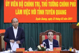 Thủ tướng Nguyễn Xuân Phúc phát biểu chỉ đạo tại buổi làm việc với lãnh đạo chủ chốt tỉnh Tuyên Quang. (Ảnh: Thống Nhất/TTXVN)
