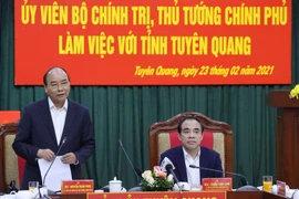 Thủ tướng Nguyễn Xuân Phúc phát biểu chỉ đạo tại buổi làm việc với lãnh đạo chủ chốt tỉnh Tuyên Quang. (Ảnh: Thống Nhất/TTXVN)