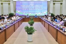 Quang cảnh buổi làm việc của đoàn công tác Quốc hội với lãnh đạo thành phố và các sở, ban, ngành, đoàn thể. (Ảnh: Hồng Giang/TTXVN)