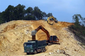 Thi công cao tốc Bắc-Nam. (Nguồn: TTXVN)