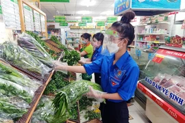 Hệ thống bán lẻ tại Thành phố Hồ Chí Minh luôn sẵn sàng cung ứng và phục vụ hàng hóa cho người dân trên địa bàn. (Ảnh: TTXVN phát)