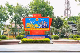 Panô, băngrôn, khẩu hiệu chào mừng bầu cử. (Ảnh: Hoài Nam/Vietnam+)