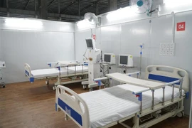 Giường bệnh, trang thiết bị y tế tại một trung tâm hồi sức. (Ảnh: Thu Hương/TTXVN)