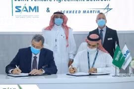 Đại diện Công ty Công nghiệp Quân sự Saudi Arabia (SAMI) ký thỏa thuận thành lập liên doanh với Tập đoàn Lockheed Martin. (Nguồn: SAMI)