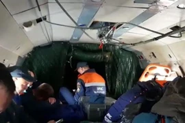 Lực lượng cứu hộ được triển khai tới khu vực máy bay Antonov An-26 của Nga mất tích tại Kamchatka ngày 6/7/2021. (Ảnh: EMERCOM/TTXVN)