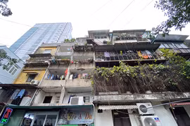 Một khu nhà chung cư cũ ở Hà Nội. (Nguồn: Vietnam+)