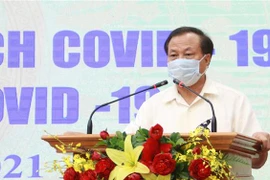 Nguyên Ủy viên Bộ Chính trị, nguyên Bí thư Thành ủy Hà Nội Phạm Quang Nghị phát biểu tại buổi tiếp nhận ủng hộ. (Ảnh: Nguyễn Thắng/TTXVN)