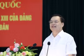 Ông Lê Mạnh Hùng, nguyên Phó Trưởng Ban Tuyên giáo Trung ương giới thiệu chuyên đề tại hội nghị. (Ảnh: Phương Hoa/TTXVN)