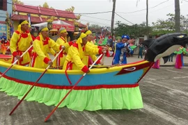 Lễ hội cầu ngư của người dân vùng biển Cảnh Dương (Quảng Bình). (Ảnh: Đức Thọ/TTXVN)