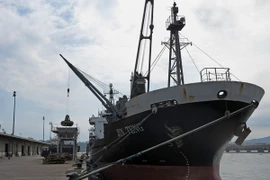 Tàu hàng Jin Teng của Triều Tiên neo tại cảng Subic, phía bắc Manila, Philippines ngày 4/3. (Nguồn: AFP/TTXVN)