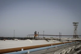 Cơ sở lọc dầu trên đảo Kharg thuộc vùng Vịnh, miền nam Iran ngày 23/2. (Nguồn: THX/TTXVN)