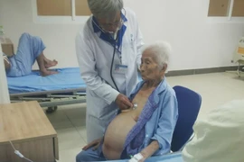 Khối u nặng 11kg trong bụng bệnh nhân. (Ảnh: Sỹ Tuyên/Vietnam+)