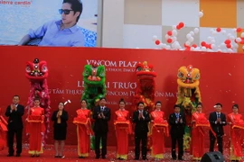 Lễ cắt băng khai trương Vincom Plaza Buôn Ma Thuột. (Ảnh: Phạm Cường/TTXVN)