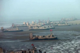 Quân đội Triều Tiên tiến hành cuộc tập trận quy mô lớn bao gồm các nội dung vận chuyển trên biển và đổ bộ tại một địa điểm bí mật ở Triều Tiên. (Nguồn: AFP/TTXVN)