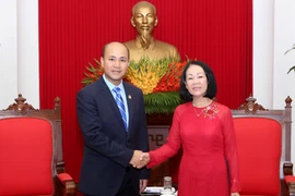 Bà Trương Thị Mai, Trưởng Ban Dân vận Trung ương tiếp Đoàn đại biểu Hội Liên hiệp Thanh niên Campuchia, do Chủ tịch Hum Many làm Trưởng đoàn. (Ảnh: Phương Hoa/TTXVN)