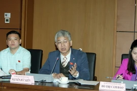 Đại biểu Quốc hội tỉnh Sóc Trăng Nguyễn Đức Kiên phát biểu ý kiến ở tổ. (Ảnh: Nguyễn Dân/TTXVN)