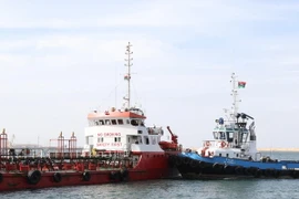 Tàu chở dầu cập cảng ở Tripoli, Libya ngày 13/2. (Nguồn: AFP/TTXVN)