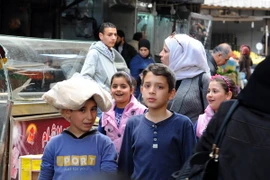 Người dân Syria được trở lại hoạt động thường nhật hàng ngày tại Damascus ngày 27/2, sau khi lệnh ngừng bắn có hiệu lực. (Nguồn: THX/TTXVN)