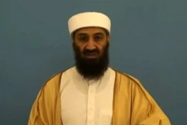 Trùm khủng bố Al-Qaeda Osama bin Laden xuất hiện trong một đoạn băng video. (Nguồn: AFP/TTXVN)