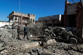 Cảnh đổ nát sau cuộc không kích tại thủ đô Sanaa của Yemen. (Nguồn: AFP/TTXVN)