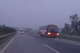 Đường cao tốc Nội Bài-Lào Cai nhìn từ trên cao. (Ảnh: Huy Hùng/TTXVN)