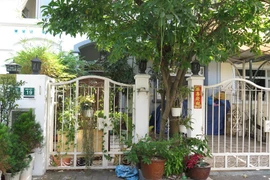 Trụ sở Công ty Thập Nhất Gia cửa đóng, then cài. (Ảnh: Hoàng Hải/Vietnam+)