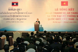 Thủ tướng Nguyễn Tấn Dũng phát biểu tại Lễ tổng kết hoàn thành Dự án Tăng dày và tôn tạo hệ thống mốc quốc giới Việt Nam-Lào. (Ảnh: Thống Nhất/TTXVN)