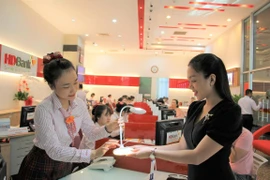 HDBank tặng quà xinh cho bé nhân dịp Quốc tế thiếu nhi. (Ảnh: CTV)