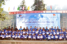 Những phần quà đã được VBI trao tận tay các em nhỏ trường tiểu học Lùng Cải. (Anhr: CTV/Vietnam+)