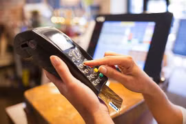 Napas miễn thuế và giảm phí dịch vụ chuyển mạch cho nhiều ngân hàng. (Ảnh: CTV)