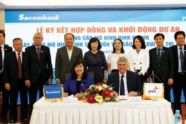 Lãnh đạo hai bên tham gia ký kết. (Nguồn: Sacombank)