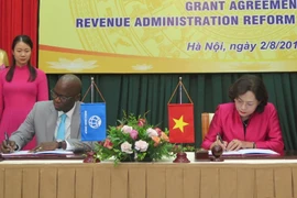 Lãnh đạo hai bên tham gia ký kết. (Ảnh: CTV)