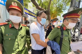 Khởi tố 2 bị can thuộc CDC Khánh Hòa vì vi phạm quy định đấu thầu