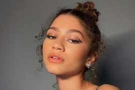 Tạo khổi bằng eyeliner màu trắng, bạn đã thử mẹo trang điểm này chưa?