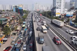 Hà Nội phân luồng phục vụ thi công cáp quang đường Vành đai 3 trên cao