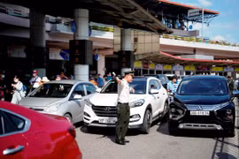 Hà Nội yêu cầu xử lý mất an toàn giao thông tại sân bay Nội Bài