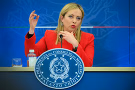 Thủ tướng Italy Giorgia Meloni và con gái bị đe dọa trên mạng
