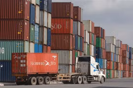 Hàng container nhập khẩu qua cảng biển tăng 12% trong tháng Ba
