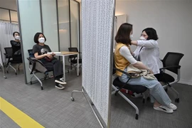 Tiêm mũi vaccine tăng cường giảm thiểu nguy cơ bệnh trở nặng, tử vong 