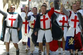 World Cup: FIFA cấm cổ động viên vào sân mặc trang phục Thập tự quân