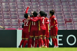 Niềm vui của cầu thủ nữ Việt Nam sau khi đoạt vé lịch sử dự vòng chung kết World Cup. (Ảnh: AFC/TTXVN phát)