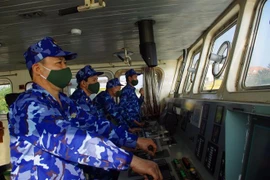 Những con tàu rời cảng cho đất liền đón Tết Nguyên đán an vui 