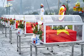 Truy điệu, an táng liệt sỹ quân tình nguyện Việt Nam hy sinh tại Lào