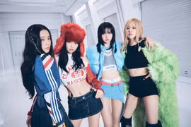 BLACKPINK là nhóm K-pop nữ đầu tiên đứng đầu Billboard 200
