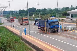 Thông quan trở lại cửa khẩu quốc tế Móng Cái sau 2 tháng tạm dừng