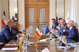 Iran hối thúc Mỹ chọn giữa thỏa thuận hạt nhân hoặc yêu cầu đơn phương