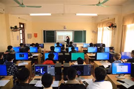 Tự chủ đại học: Cần có cơ chế giảm gánh nặng cho người học