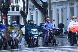 Mưa dông diện rộng xuất hiện ở nhiều khu vực trên cả nước