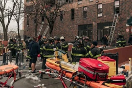 Cận cảnh cháy kinh hoàng ở New York làm chết 19 người, có nhiều trẻ em